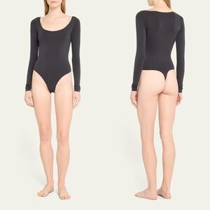 NWT SKIMS Essential Smoothing Scoop-Neck Thong Bodysuit Size S/M